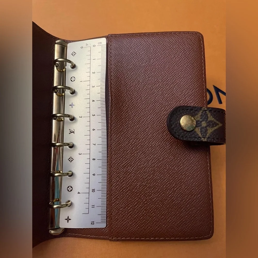 ♥️Sold♥️LV SMALL RING AGENDA COVER 
in Monogram♥️ - Picture 9 of 13